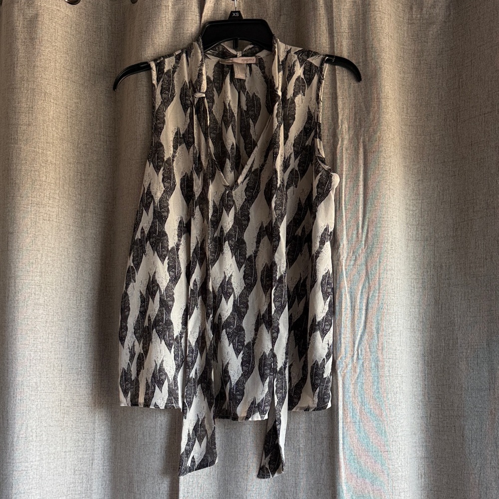 Forever21 Black and White Patterned Sleeveless Top Sz M